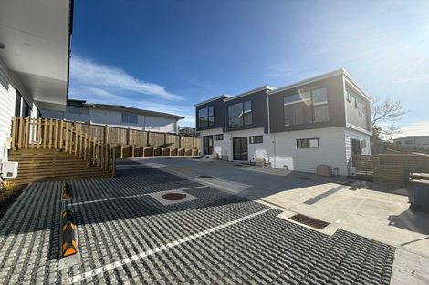 Photo of property in 27 Meadowood Drive, Unsworth Heights, Auckland, 0632