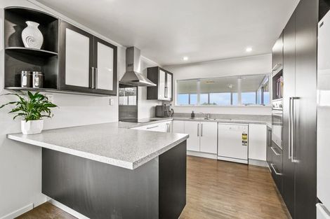 Photo of property in 26 Heta Road, Highlands Park, New Plymouth, 4312