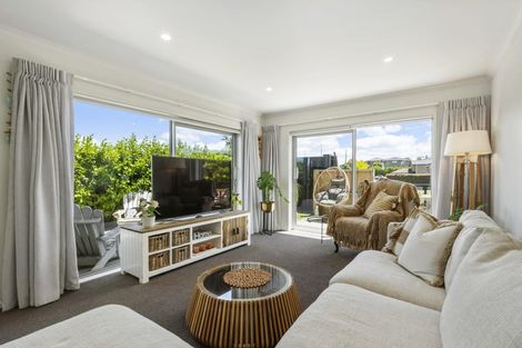 Photo of property in 17 Karauria Lane, Orewa, 0931