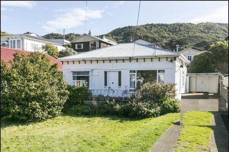 Photo of property in 30 The Parade, Island Bay, Wellington, 6023