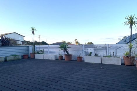 Photo of property in 123a Hobsonville Road, West Harbour, Auckland, 0618