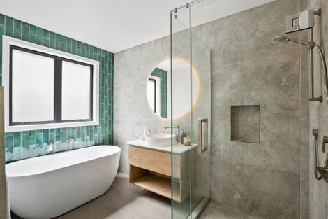 Photo of property in 6e Burns Street, Westown, New Plymouth, 4310