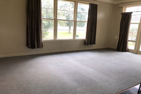 Photo of property in 4/2 Godley Road, Green Bay, Auckland, 0604