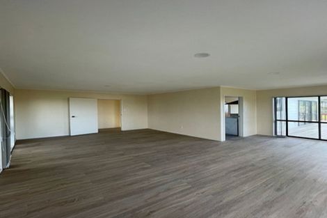 Photo of property in 21 Rhinevale Close, Henderson, Auckland, 0612