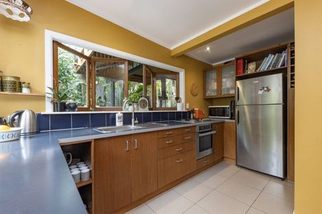 Photo of property in 33 Glenesk Road, Piha, New Lynn, 0772