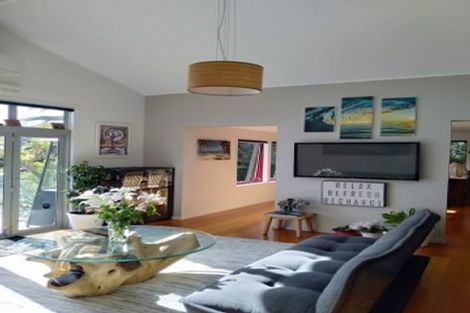 Photo of property in 35 Piha Road, Piha, New Lynn, 0772