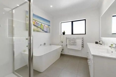 Photo of property in 2 Bannings Way, Hobsonville, Auckland, 0618