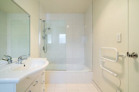 Photo of property in 16a Becroft Drive, Forrest Hill, Auckland, 0620