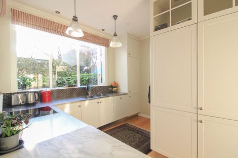 Photo of property in 16 Newman Terrace, Thorndon, Wellington, 6011