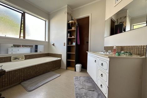 Photo of property in 1/39 Clevedon Road, Papakura, 2110