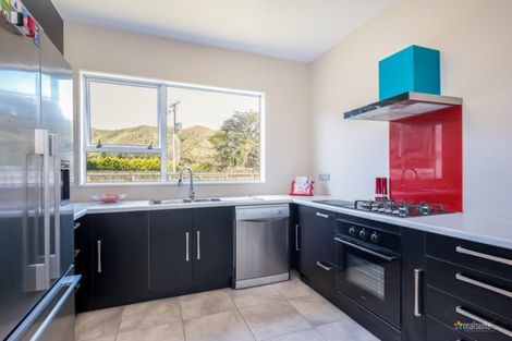 Photo of property in 123 Upper Fitzherbert Road, Wainuiomata, 5373