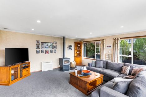 Photo of property in 53 Farquhars Road, Redwood, Christchurch, 8051