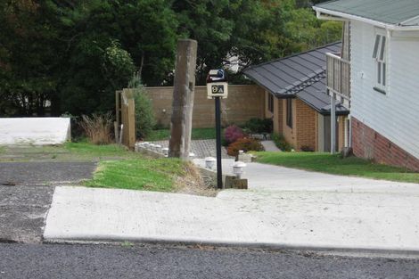 Photo of property in 9a Barron Drive, Green Bay, Auckland, 0604