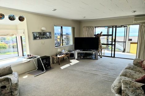 Photo of property in 27 Shera Street, Acacia Bay, Taupo, 3330