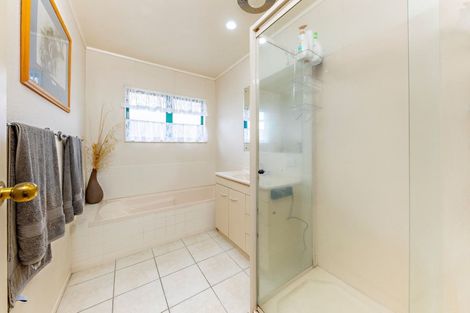 Photo of property in 2a Waiari Road, Conifer Grove, Takanini, 2112