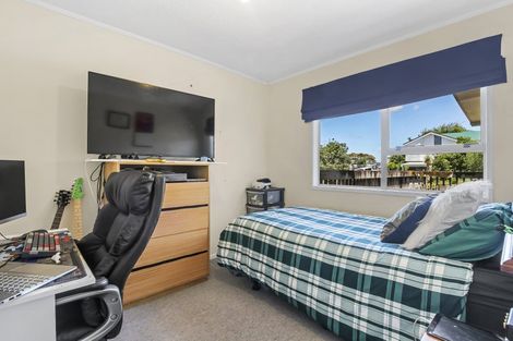 Photo of property in 5 Sumich Place, West Harbour, Auckland, 0618