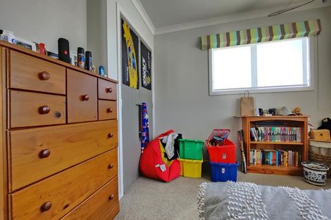 Photo of property in 66 Aotea Drive, Aotea, Porirua, 5024