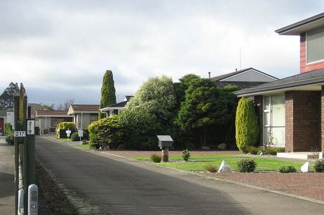 Photo of property in 5 Chertsey Court, Roslyn, Palmerston North, 4414