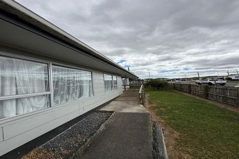 Photo of property in 2/100 Cargill Street, Papakura, 2110