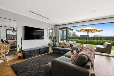 Photo of property in 9 Kauri Grove Drive, Kumeu, 0810