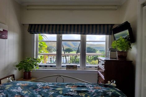 Photo of property in 74 Mana Esplanade, Paremata, Porirua, 5026