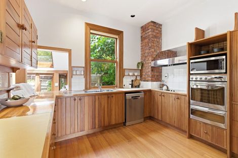 Photo of property in 16 Talavera Terrace, Kelburn, Wellington, 6012