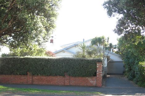 Photo of property in 32 Tuatoru Street, Eastbourne, Lower Hutt, 5013