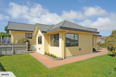 Photo of property in 20 Landsdowne Terrace, Karori, Wellington, 6012