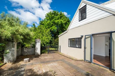 Photo of property in 87 Tawa Road, Kumeu, 0891