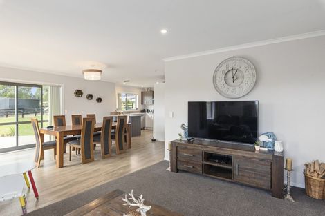 Photo of property in 53 Ohau Terraces, Ohau, Levin, 5570