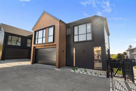 Photo of property in 2a Knights Close, Rothesay Bay, Auckland, 0630