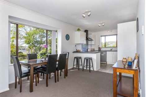 Photo of property in 15 Lowry Avenue, Redwood, Christchurch, 8051