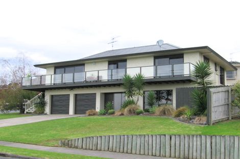 Photo of property in 10 Sunnyview Avenue, Shelly Park, Auckland, 2014