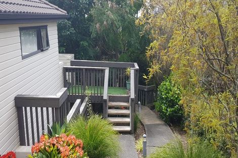 Photo of property in 8b Schnapper Rock Road, Schnapper Rock, Auckland, 0632