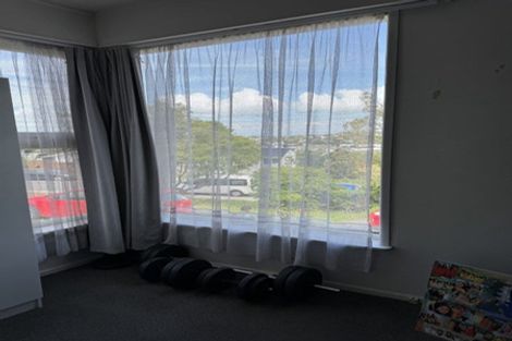 Photo of property in 17 Edgeworth Road, Glenfield, Auckland, 0629