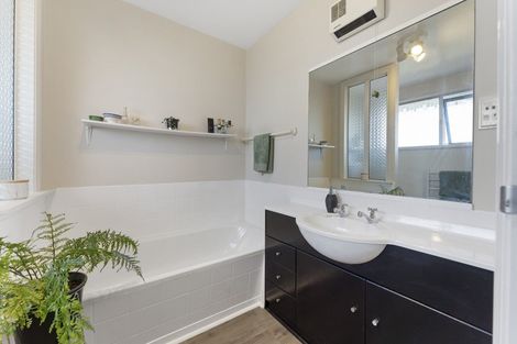 Photo of property in 2/6 Croziers Road, St Albans, Christchurch, 8052