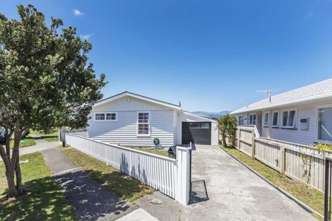 Photo of property in 90 Akaroa Drive, Maupuia, Wellington, 6022