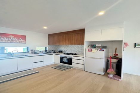 Photo of property in 20f Gilliam Street, New Lynn, Auckland, 0600