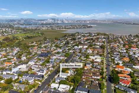 Photo of property in 5 Bayview Road, Hauraki, Auckland, 0622