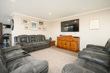 Photo of property in 7 Medallion Court, Kelvin Grove, Palmerston North, 4414