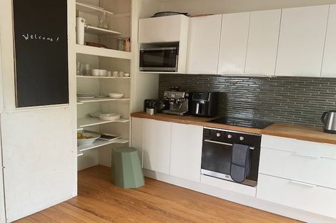 Photo of property in 18 Norman Road, Titirangi, Auckland, 0604