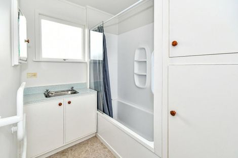 Photo of property in 6 King Edward Avenue, Papakura, 2110