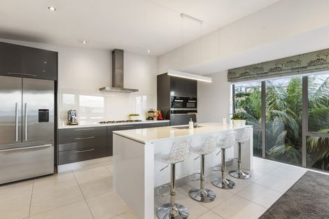 Photo of property in 4a Beach Road, Castor Bay, Auckland, 0620