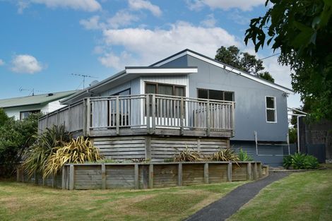 Photo of property in 1 Surf Road, Stanmore Bay, Whangaparaoa, 0932