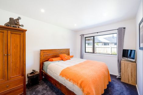 Photo of property in 8 Kingfisher Crescent, Albert Town, Wanaka, 9305