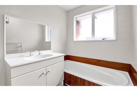 Photo of property in 2/86 Aorangi Road, Bryndwr, Christchurch, 8053