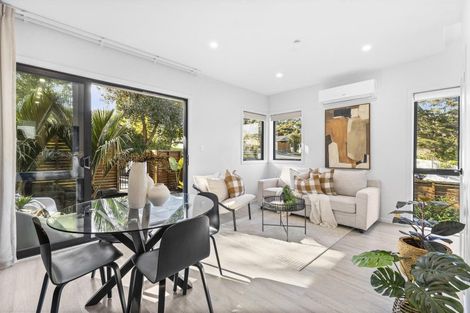 Photo of property in 2a Mcquoid Place, Glenfield, Auckland, 0629