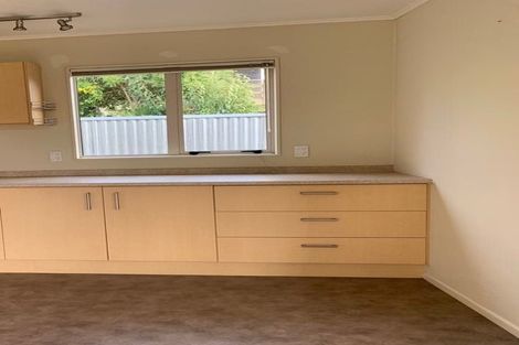 Photo of property in 86 Wikiriwhi Crescent, Awapuni, Palmerston North, 4412