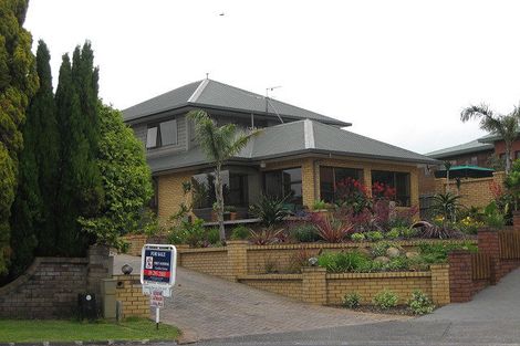 Photo of property in 6 Della Place, Conifer Grove, Takanini, 2112