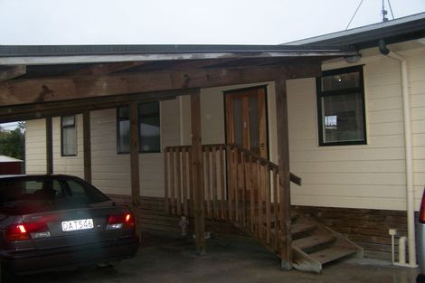 Photo of property in 4/4a Marine Parade, Mount Maunganui, 3116